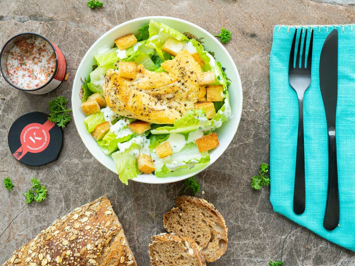Ceasar Salad Rezept mit Chili Jalapeno Salz und Andaliman Pfeffer